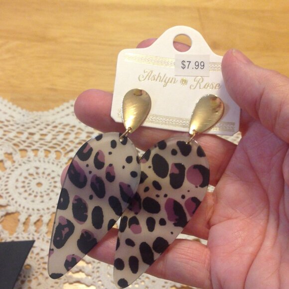 Earrings Bundle - Costume Jewelry in muted tones and animal print - Picture 5 of 6